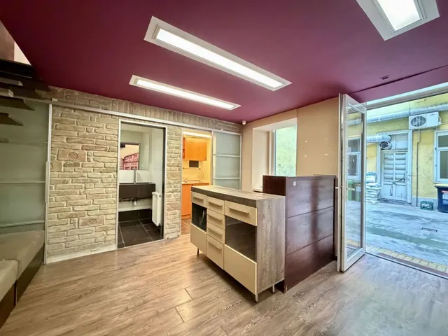 Kiadó kereskedelmi és ipari ingatlan Budapest VI. kerület 63 nm