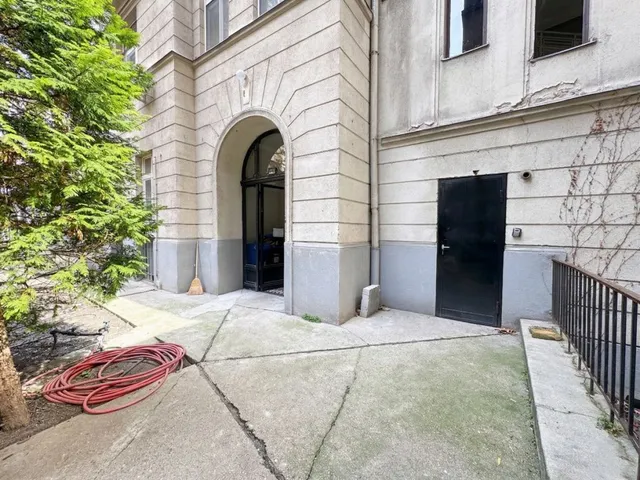 Eladó kereskedelmi és ipari ingatlan Budapest XIII. kerület 235 nm