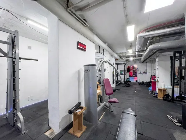 Eladó kereskedelmi és ipari ingatlan Budapest XIII. kerület 235 nm