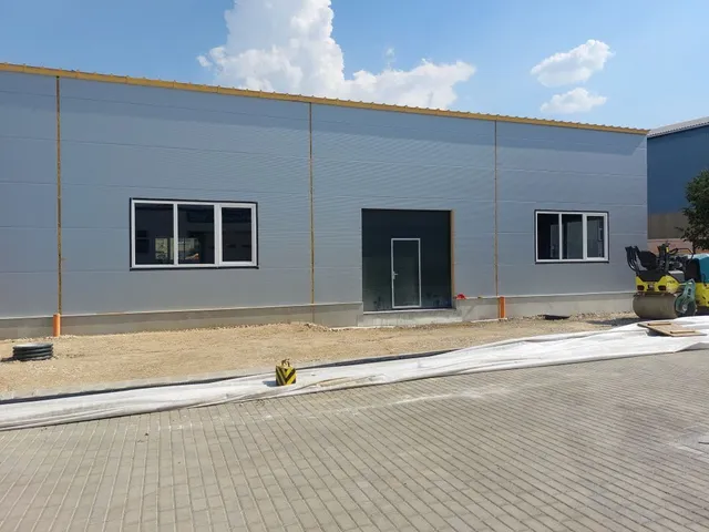 Kiadó kereskedelmi és ipari ingatlan Budapest XVI. kerület 214 nm