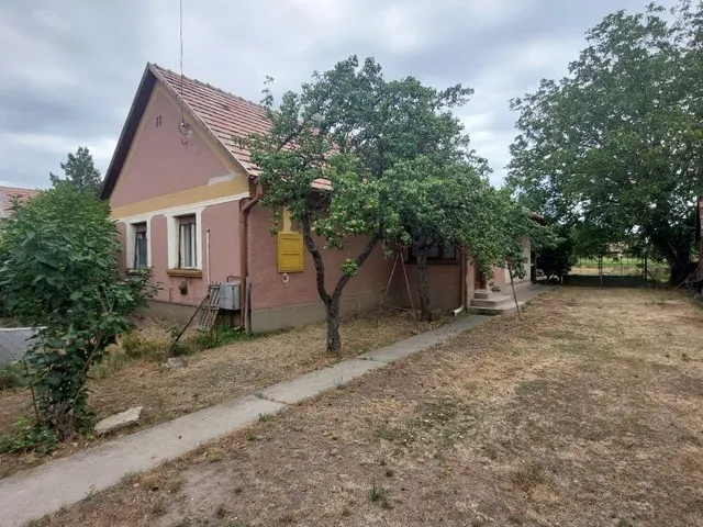 Eladó ház Besnyő 91 nm